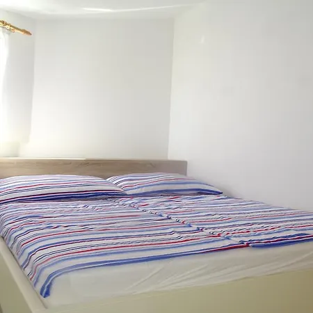 Apartment Apartman Brana Vir