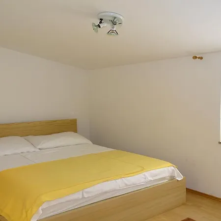 Apartman Brana * Vir